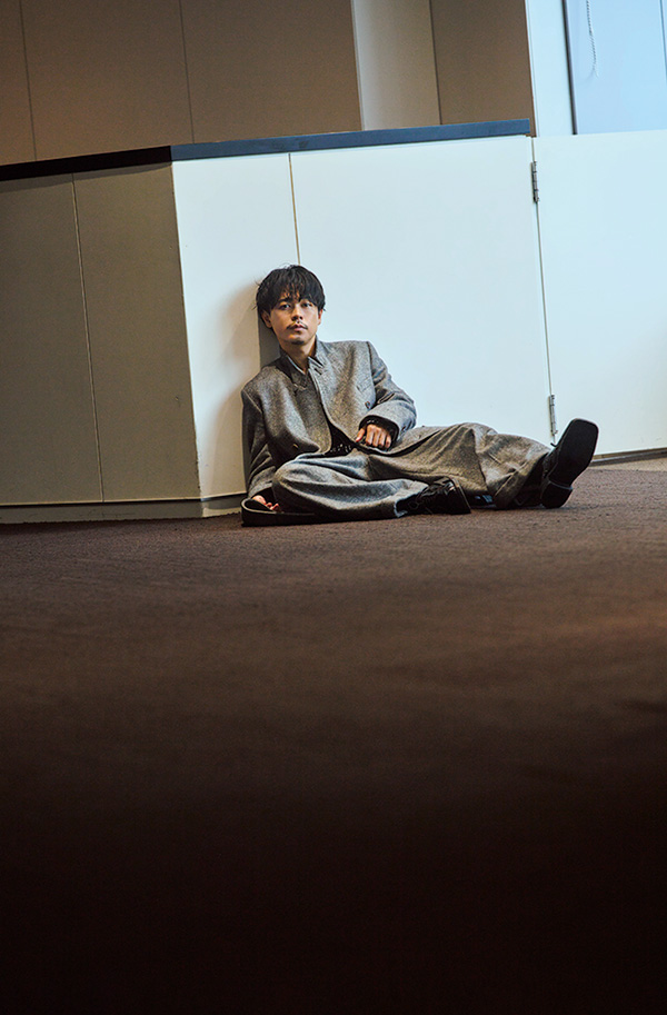 佐藤航嗣 | UM / Artist Representative.